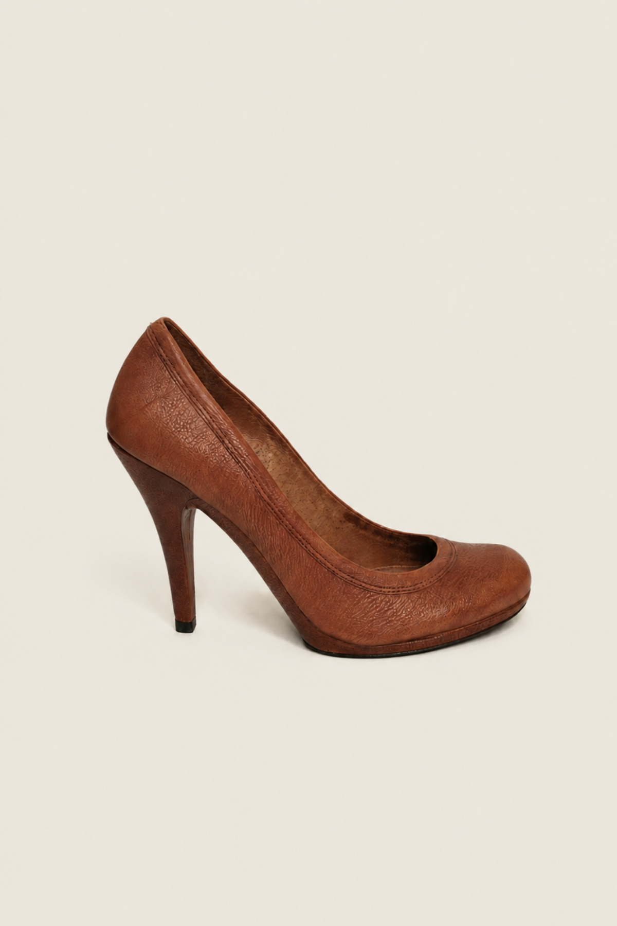 Zapatos Michael Kors Torquay Cameron de tacón alto en piel beige elegante para mujer, ideales para eventos formales y casuales
