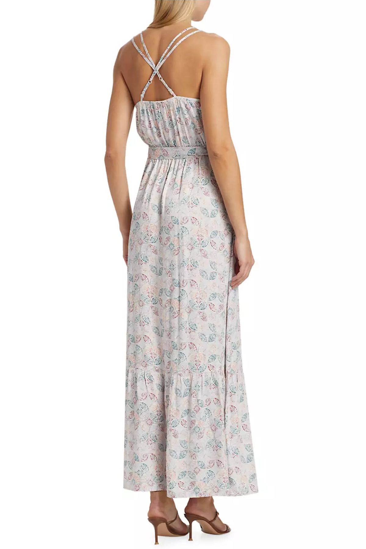 Vista trasera de vestido largo Gisella Persimon Tile, mostrando tirantes cruzados y caída natural para estilismo sofisticado