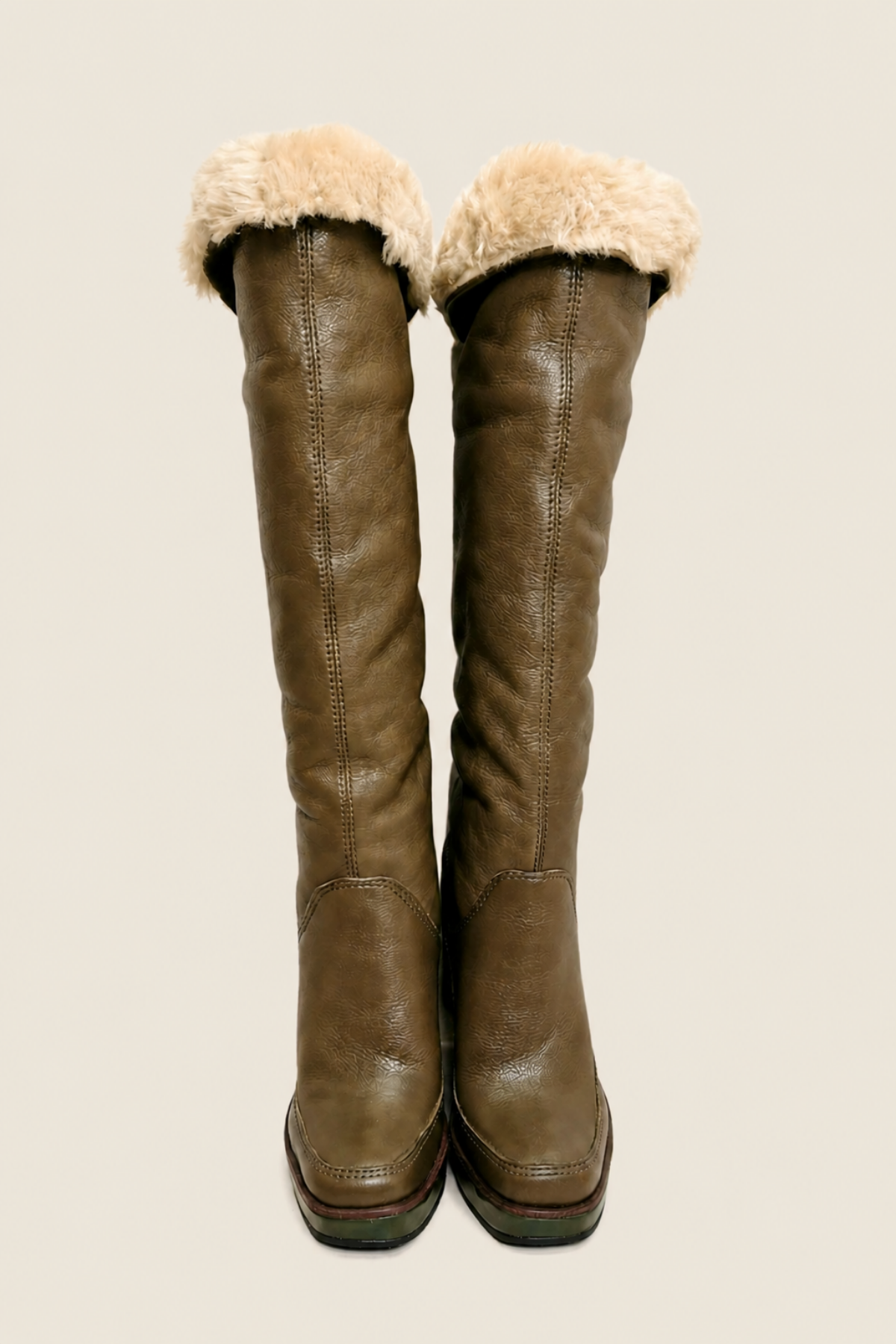 Botas Michael Kors Altitude en piel negra con diseño moderno y tacón alto para un estilo elegante y sofisticado en invierno