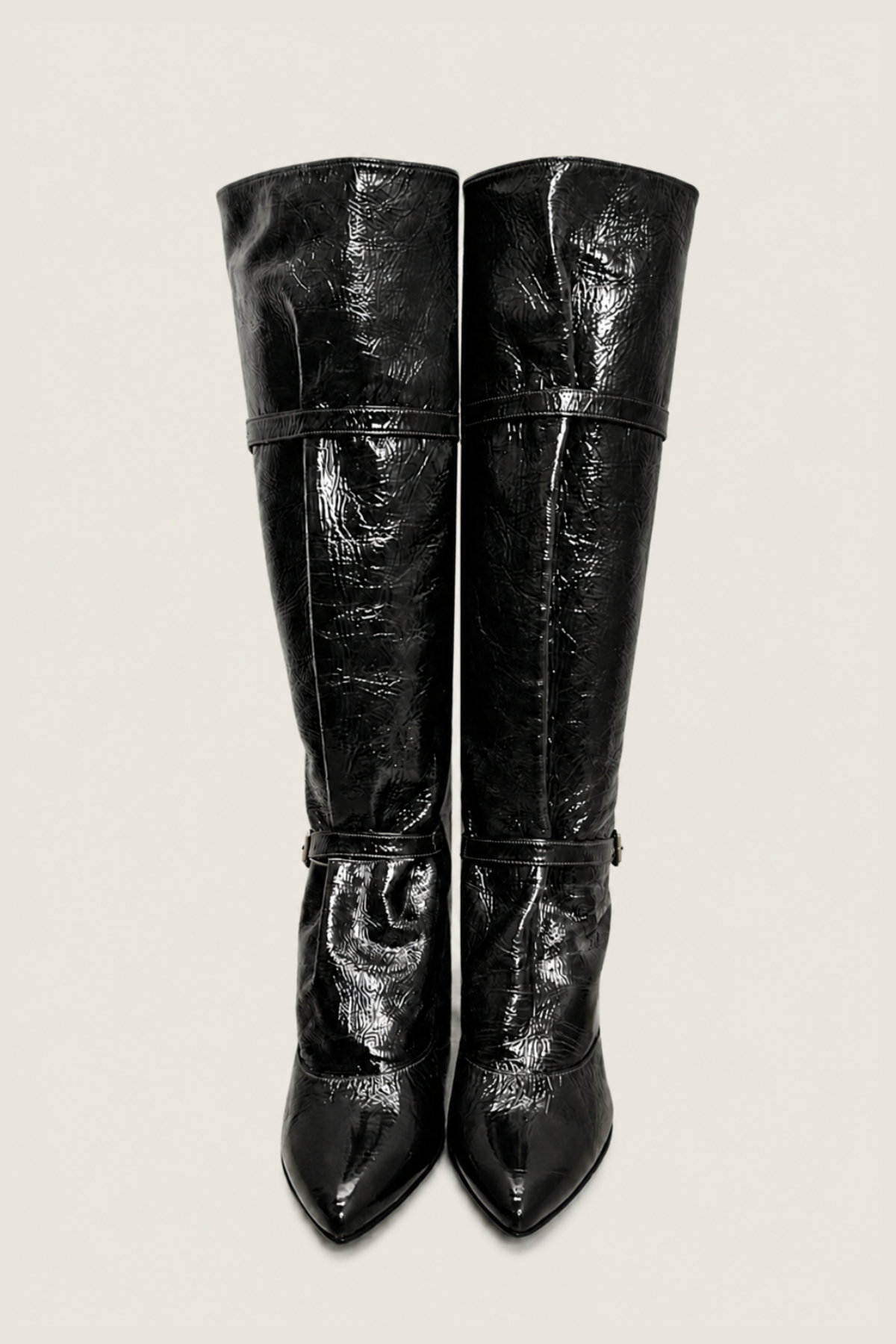 Botas de charol Sigerson Morrison en negro brillante con diseño elegante y tacón cómodo para un estilo sofisticado y moderno