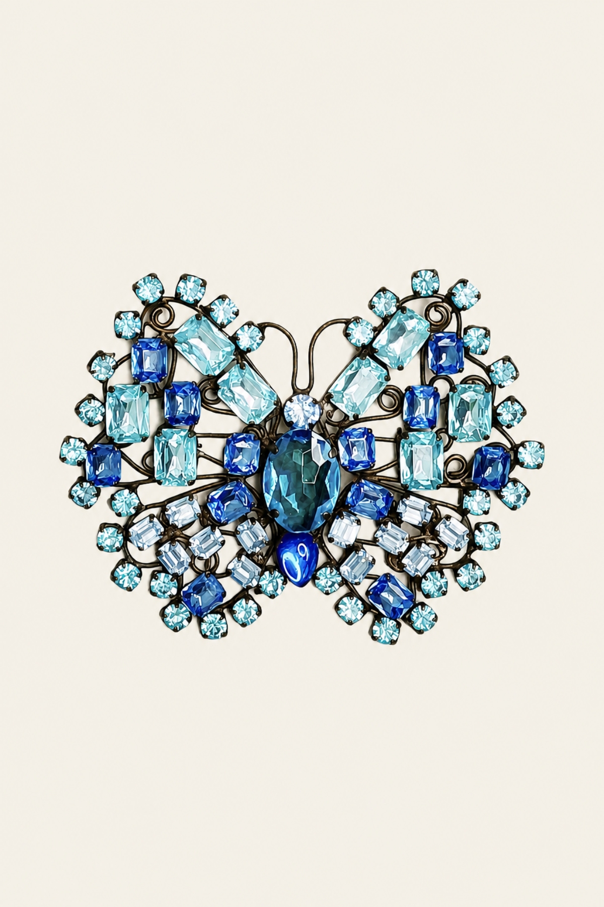 Broche mariposa grande Luisa Beccaria con cristales brillantes, diseño delicado para complementar prendas elegantes y exclusivas
