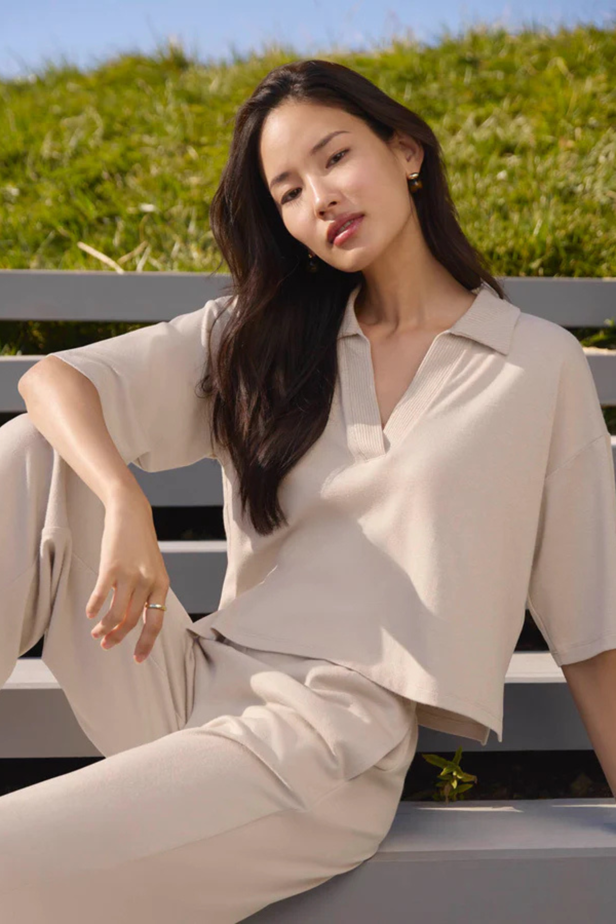 Polo Splendid Brooke color fawn con tejido suave y corte clásico ideal para un look casual y elegante de verano