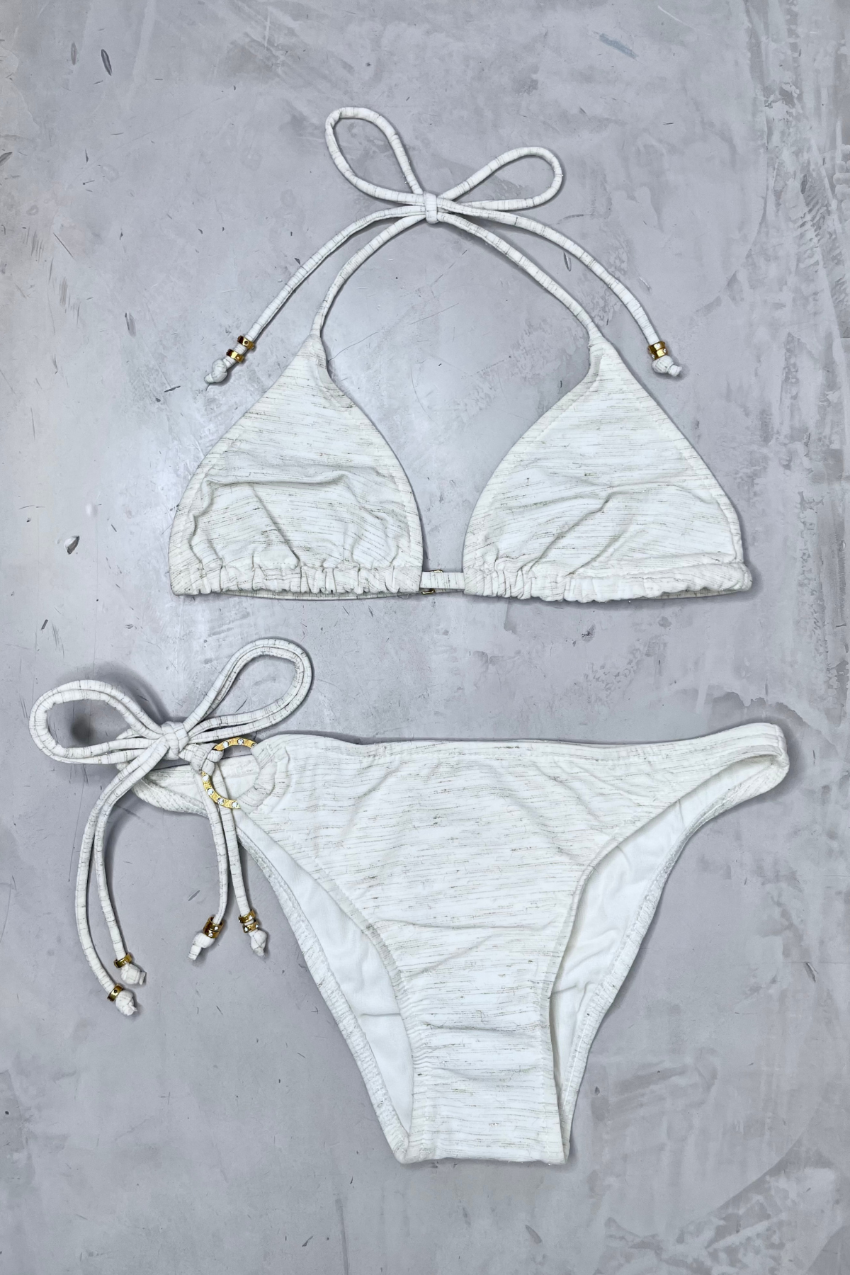 Bikini femenino JLO con estilo minimalista y detalles cuidados para lucir perfecto en cualquier ocasión de verano