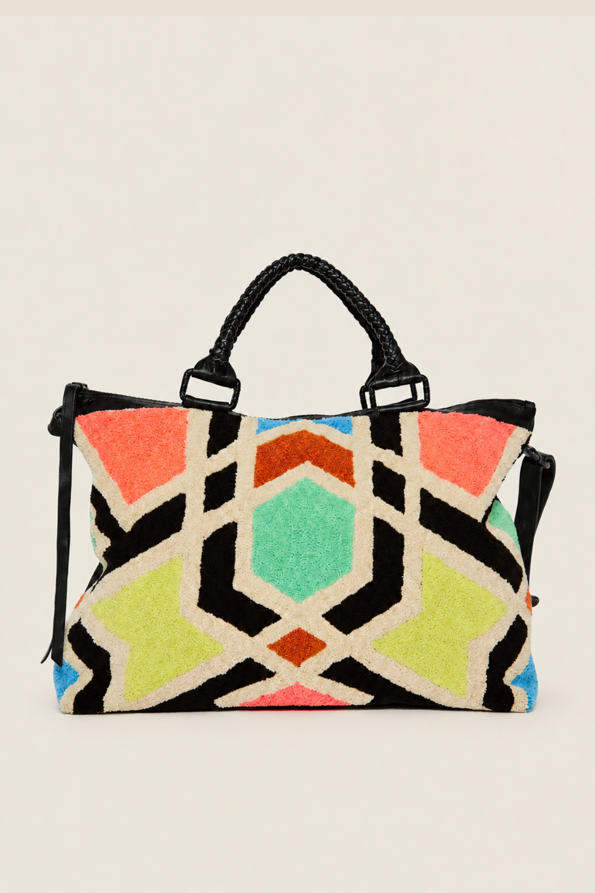 Cleobella Avalon Mosaic Bag con textura detallada y asa larga perfecta para combinar con outfits casuales y elegantes