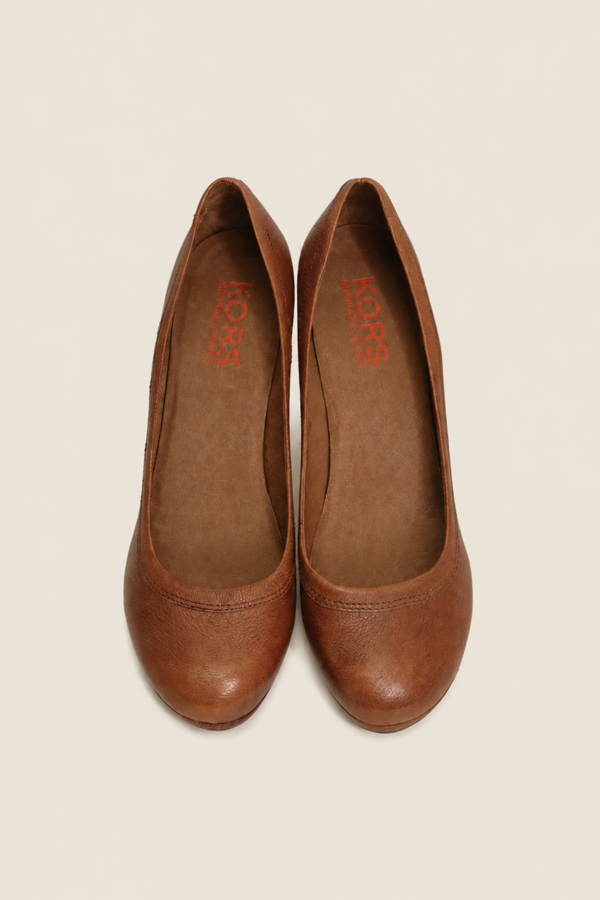 Zapatos Michael Kors Torquay Cameron de tacón alto en piel beige elegante para mujer, ideales para eventos formales y casuales