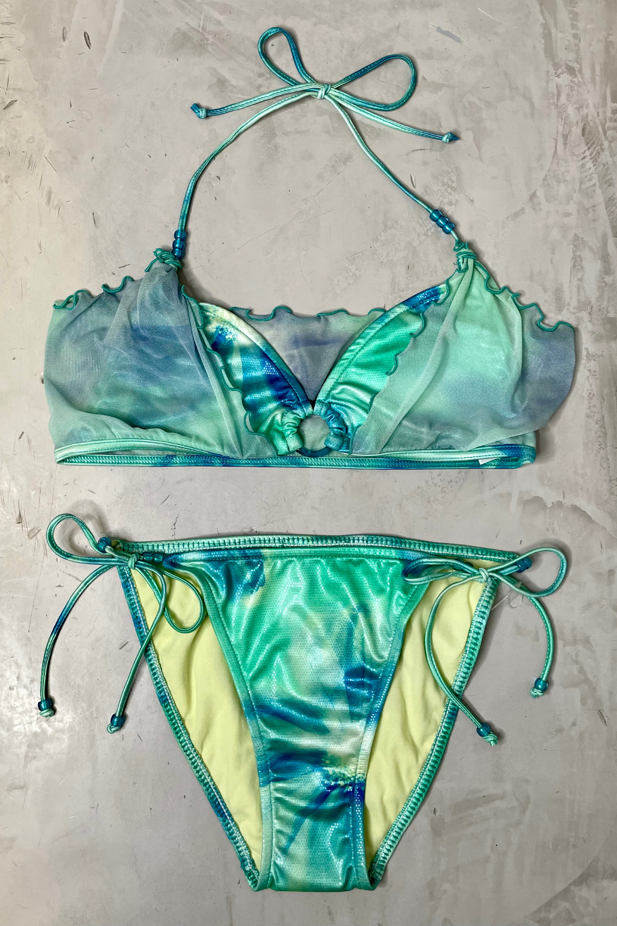 Bikini JLO Aqua en tonos aqua y azul con diseño moderno ideal para playa y piscina en verano