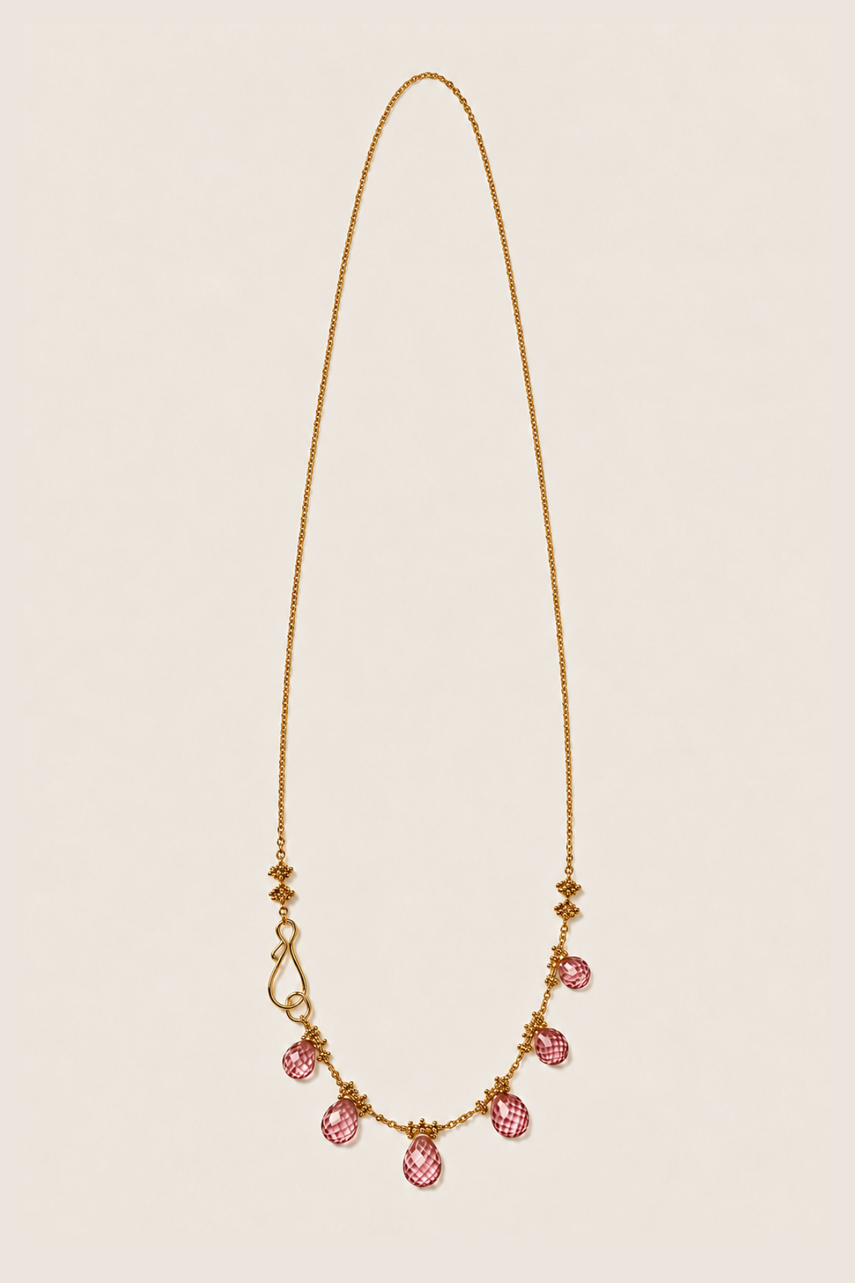 Collar Jewelry Teardrop con diseño de lágrima minimalista en metal dorado para un estilo delicado y moderno en cualquier ocasión