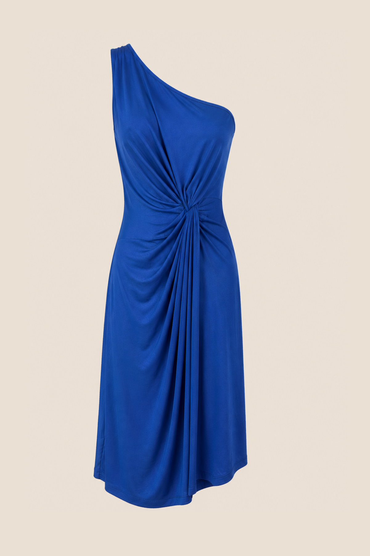Vestido corto Aysha de Fran en azul eléctrico con diseño asimétrico de un solo hombro sobre fondo neutro que realza su caída elegante