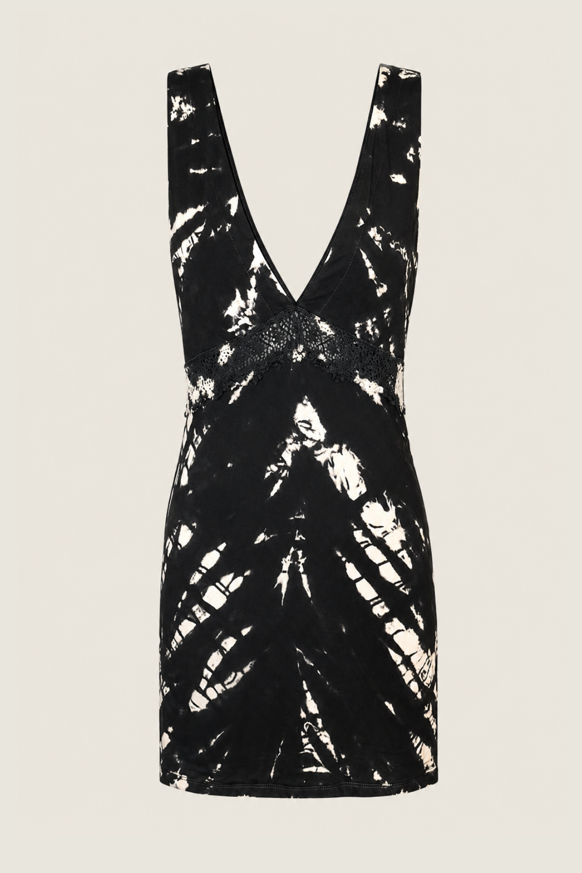 Vestido corto negro Gypsy con escote profundo y falda fluida, ideal para un look sofisticado y femenino en eventos de noche