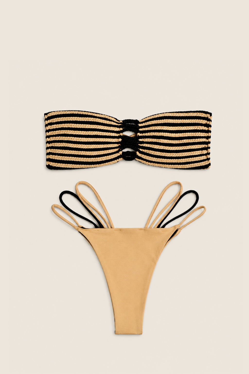 Vista delantera del bikini Charmosa Bella Gold Black sobre fondo blanco, top trenzado artesanal y braguita reversible elegante