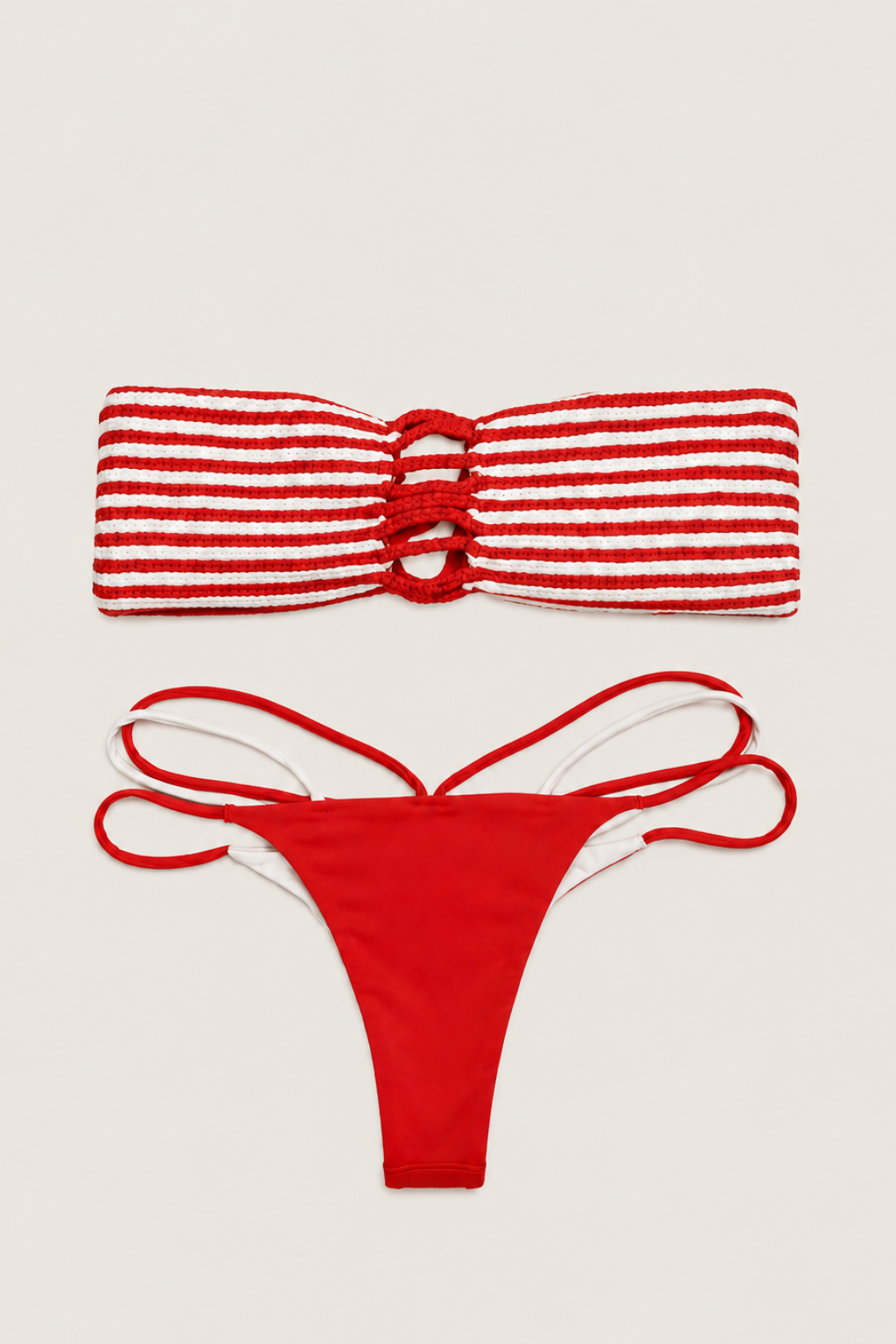 Vista delantera del bikini Charmosa Bella Red Pink sobre fondo blanco, top trenzado y braguita skinny reversible artesanal