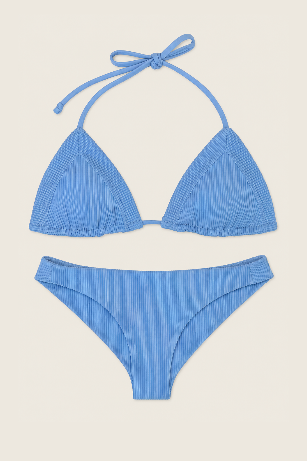 Bikini Frankies Sky Ribbed Chambray visto de frente sobre fondo blanco, estilo bandeau con tirantes ajustables para mejor sujeción