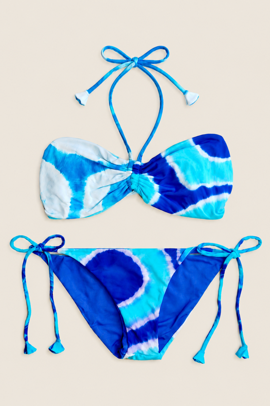 Bikini Martha Rey River en color Hyper Blue, teñido a mano y con detalles artesanales únicos