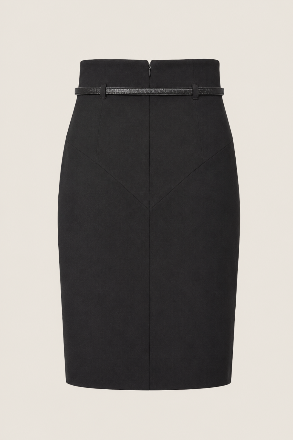 Black Halo pencil skirt en color negro, con diseño clásico y cremallera trasera discreta