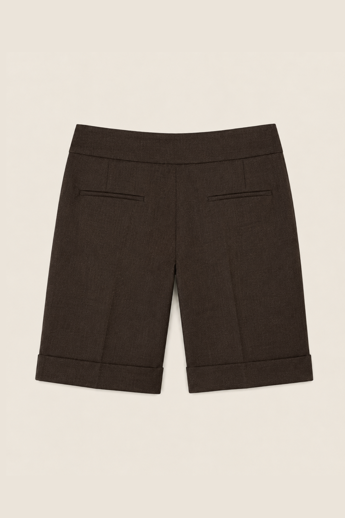 Shorts Park marrones vista trasera, ideales para combinar en looks casuales y urbanos con estilo moderno
