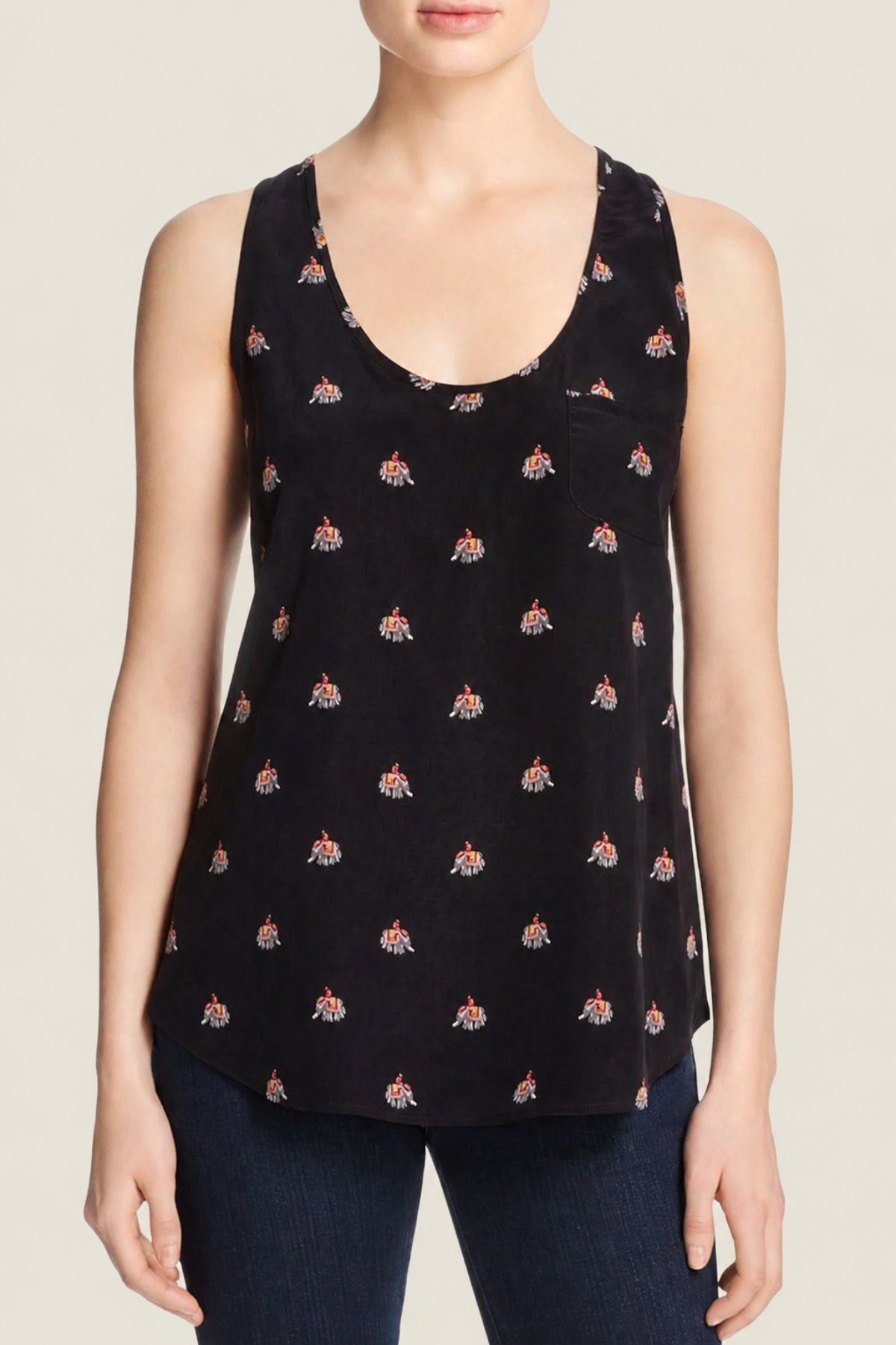 Joie Rain B Top en seda negra Caviar con estampado de elefante delicado, ideal para looks elegantes y sofisticados