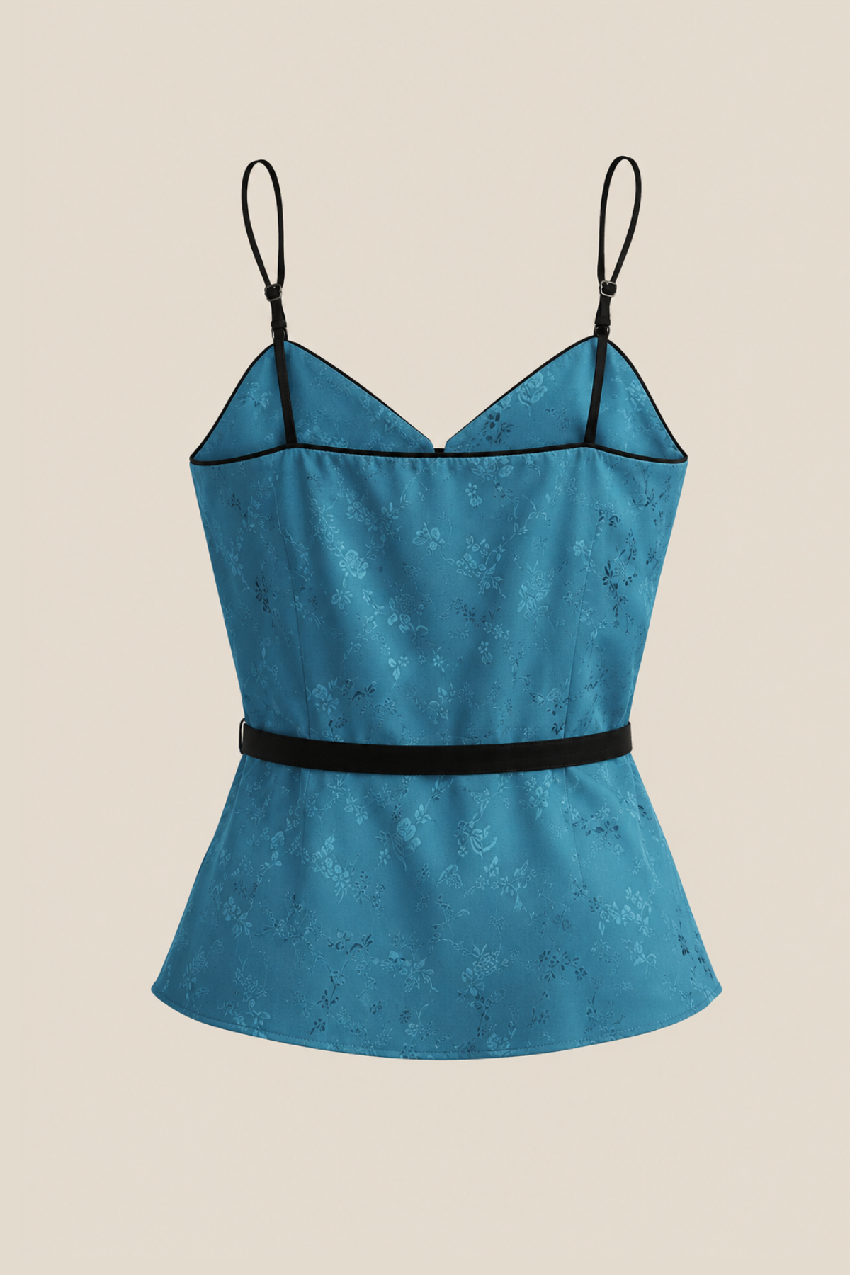Vista trasera del top Mayle Arcadia mostrando su corte ajustado y diseño elegante, ideal para combinar con jeans o faldas