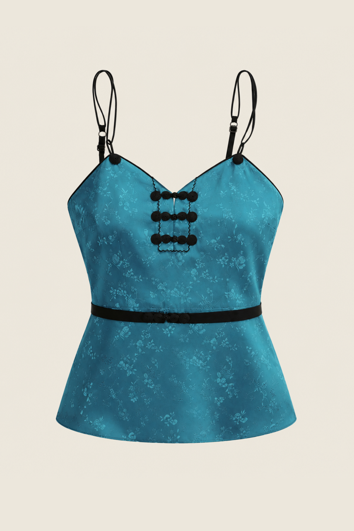 Detalle del top Mayle Arcadia mostrando su textura y diseño minimalista perfecto para combinar con prendas casuales y elegantes