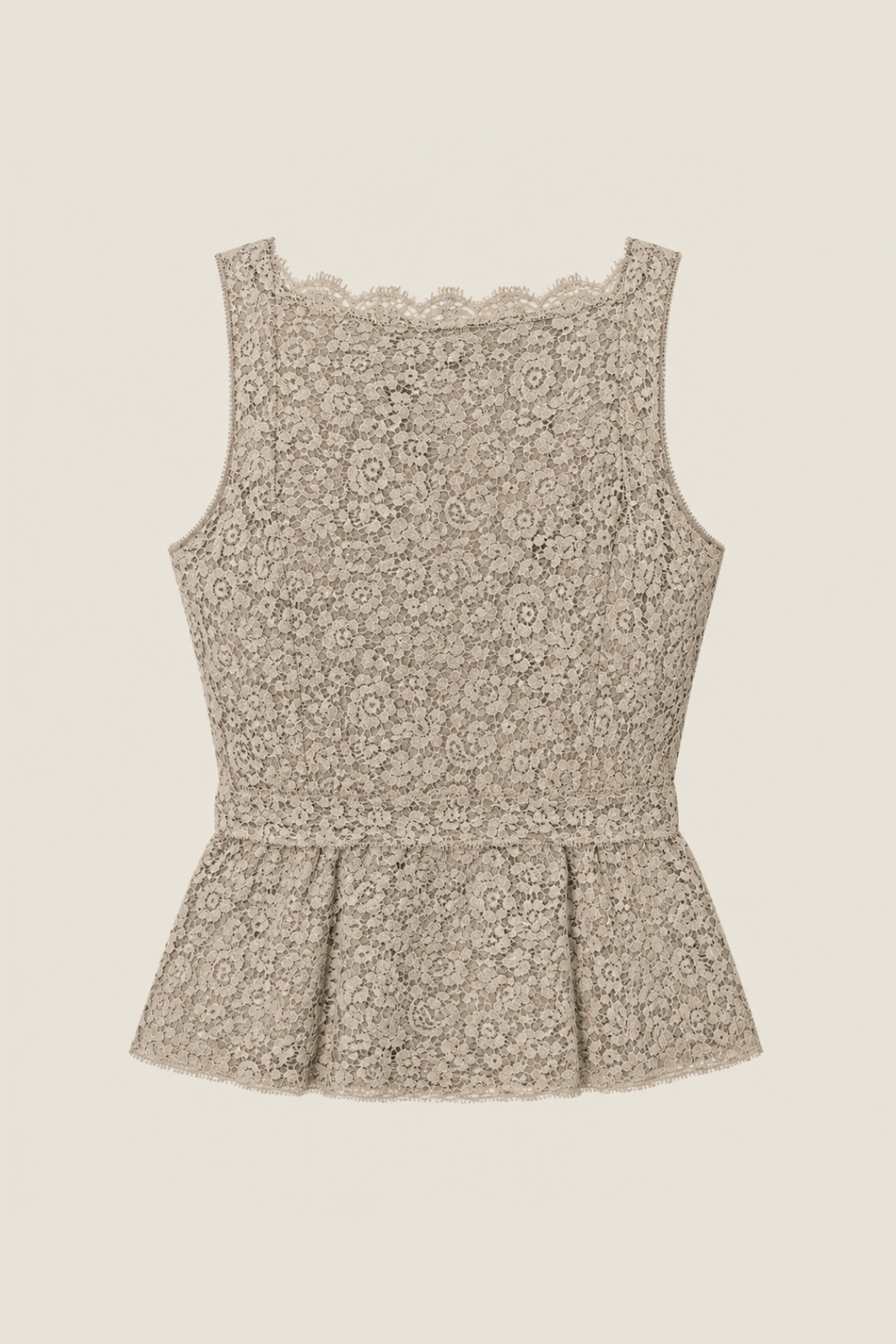 Vista trasera del top gris de encaje Nina Ricci sobre fondo blanco, destacando el corte cuidado y la caída perfecta que realza la figura femenina