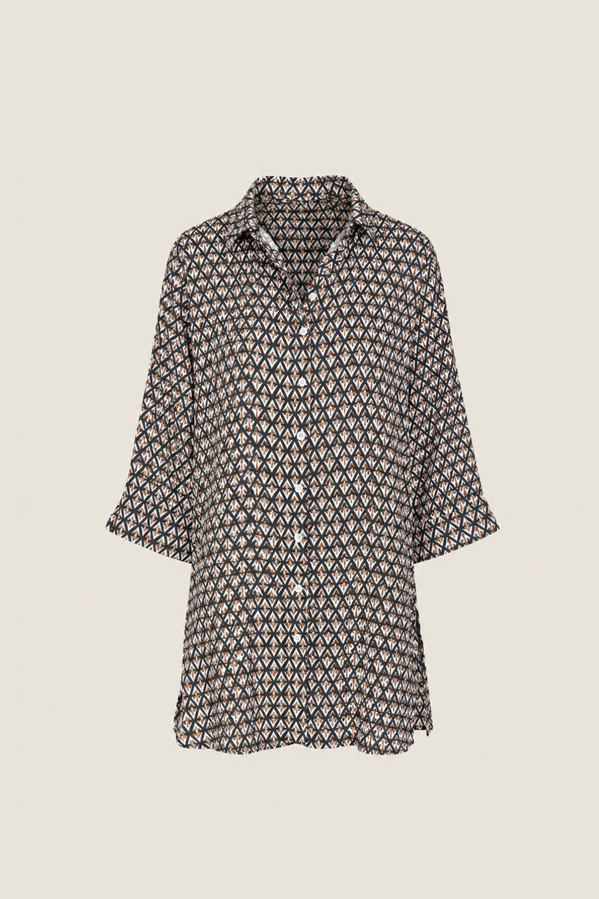 Camisa estampada Geo Nero fluida y elegante perfecta para outfits sofisticados y playeros