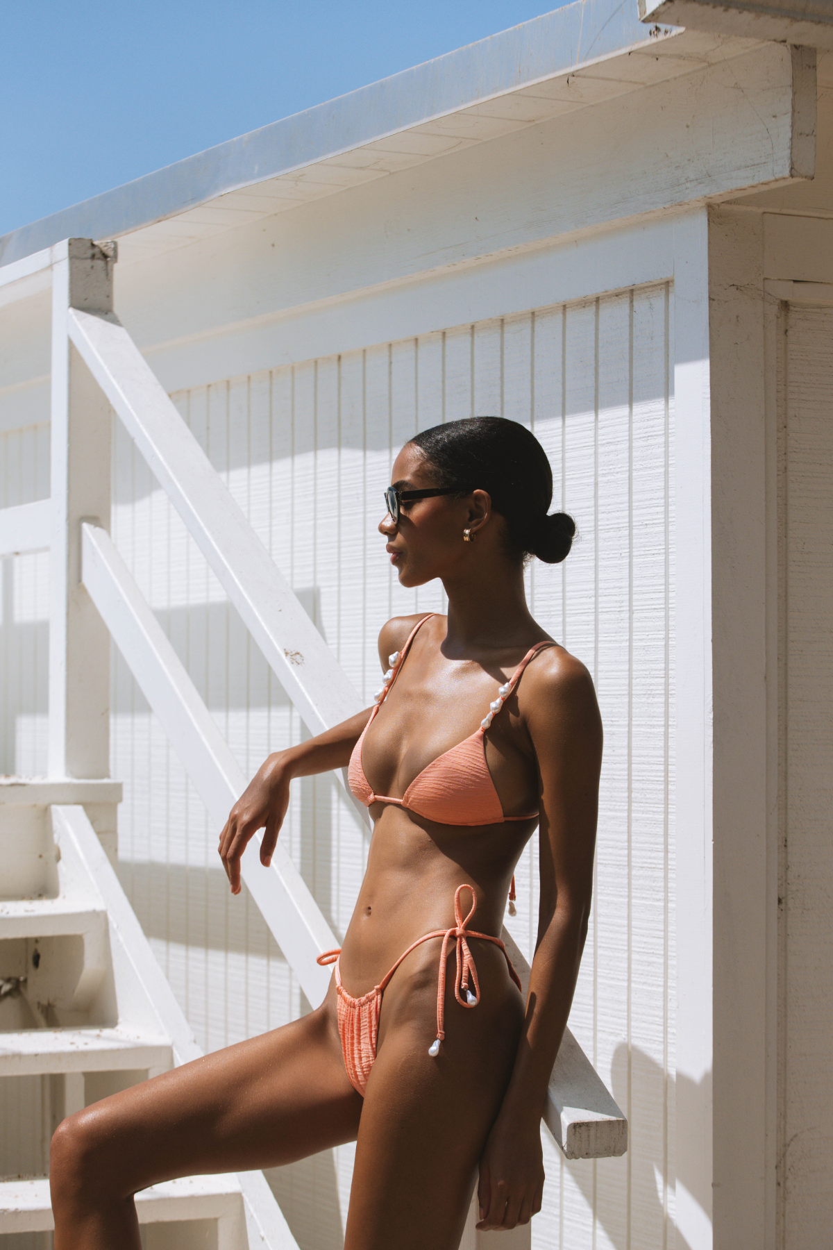 Bikini Kendall Kourtney con ajuste favorecedor y estilo minimalista