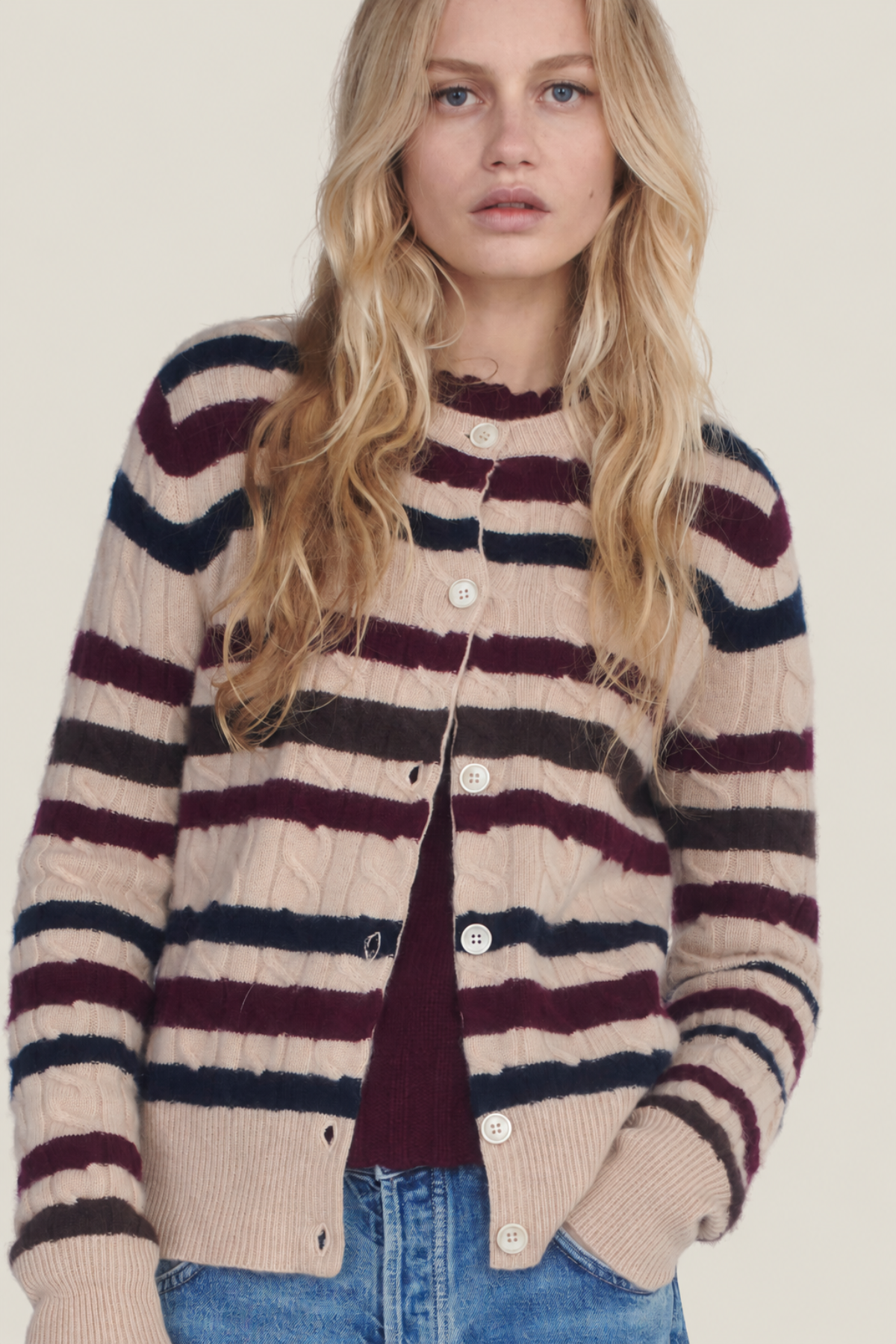 Conduit Cardigan Buttermilk de punto trenzado con rayas y botones