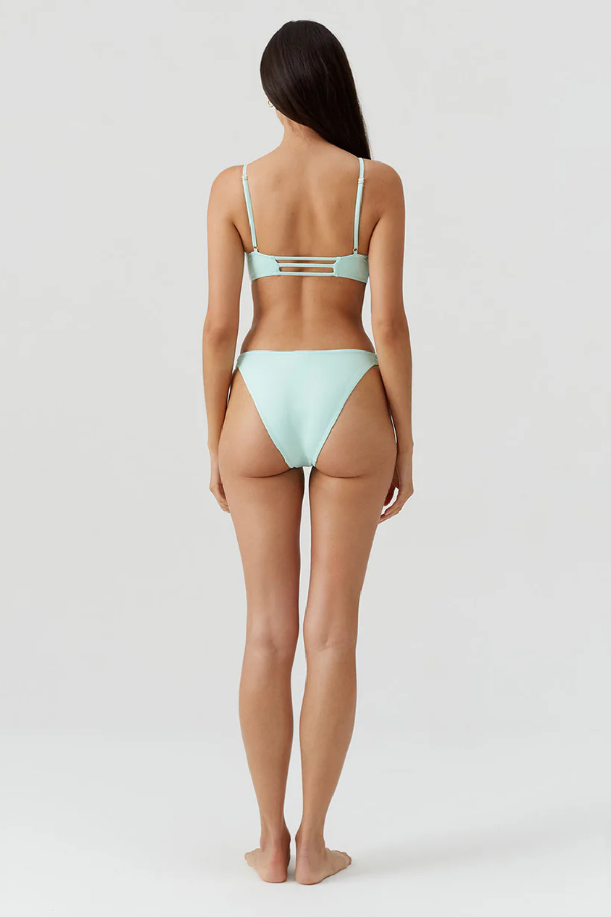 Vista trasera del bikini Nashville Mint con espalda de triple tira y tirantes finos