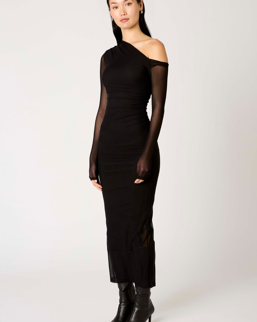 Vestido de mujer Lyra, ancho negro, silueta elegante y tejido fluido, complemento ideal para un look nocturno exclusivo.