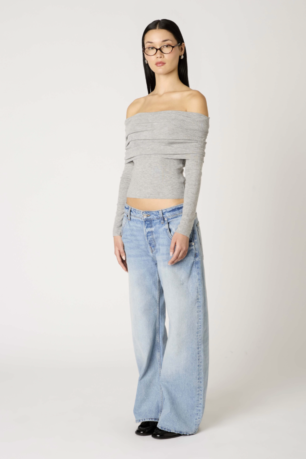 Suéter Islay Heather Grey en punto fino para mujer, diseño clásico y cómodo, ideal para capas y looks de temporada otoño-invierno