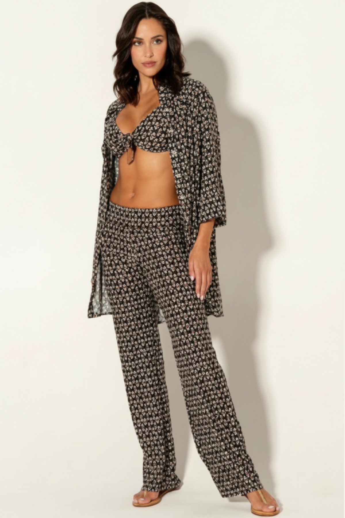 Camisa Geo Nero con estampado geométrico y diseño elegante ideal para looks sofisticados y estilo tailored chic moderno