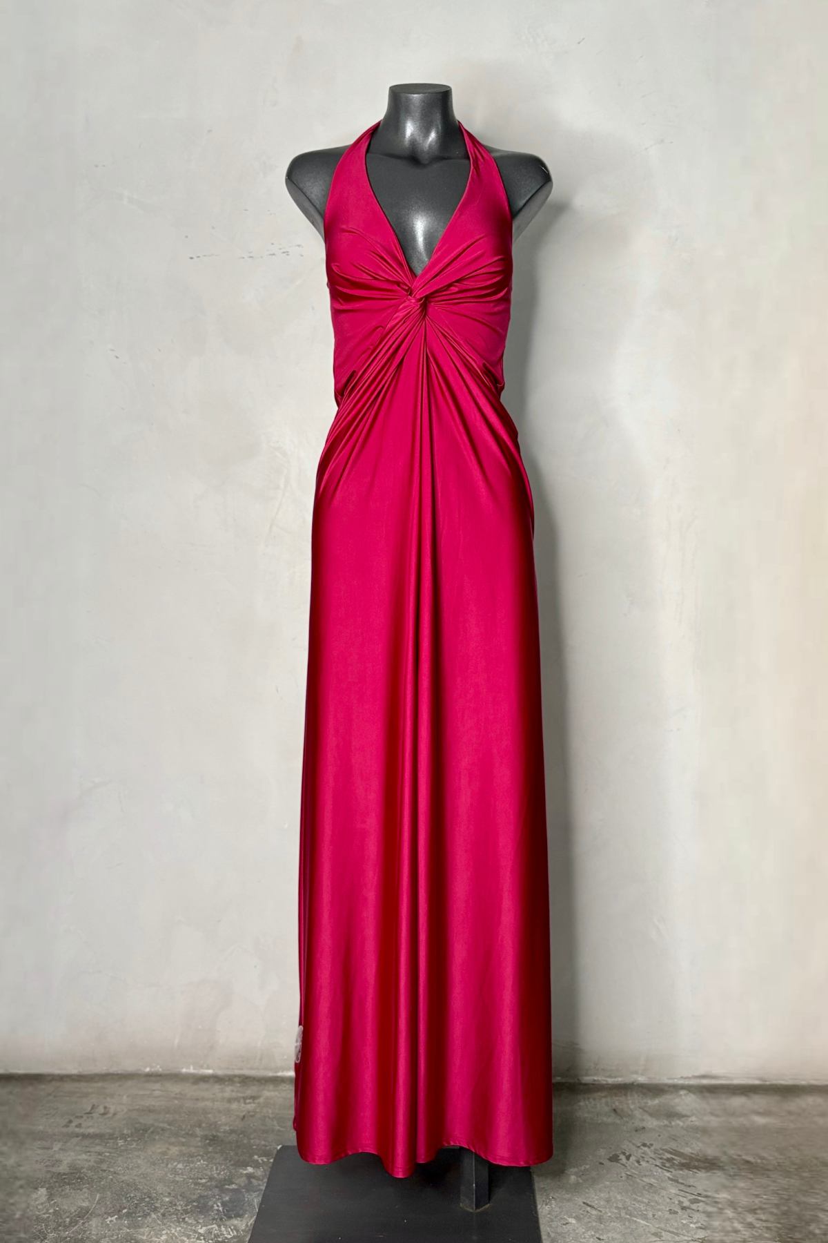 Vestido largo burgundy Incrocio de seda con diseño cruzado elegante ideal para invitada de boda y eventos sofisticados