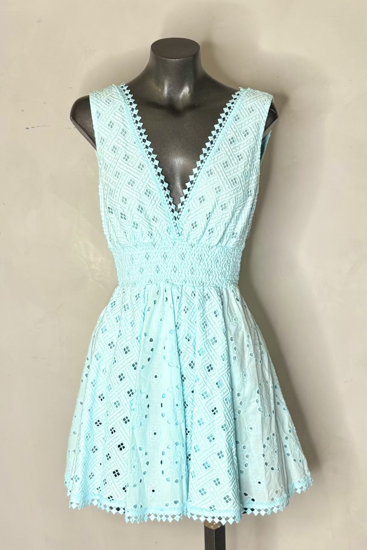 Vestido mini turquesa Fennel con diseño fluido y estilo mediterráneo elegante ideal para verano, beach club y looks resort luxury