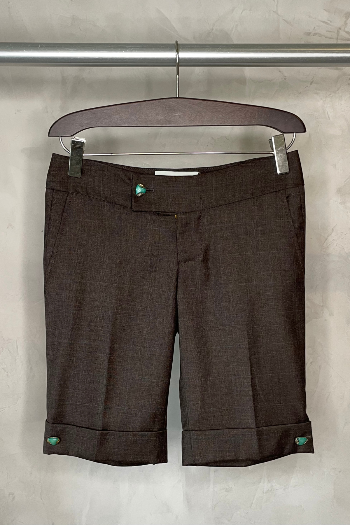 Shorts Park marrones de lana 100 % con corte de tiro alto ideales para combinar en looks casuales y urbanos con estilo moderno