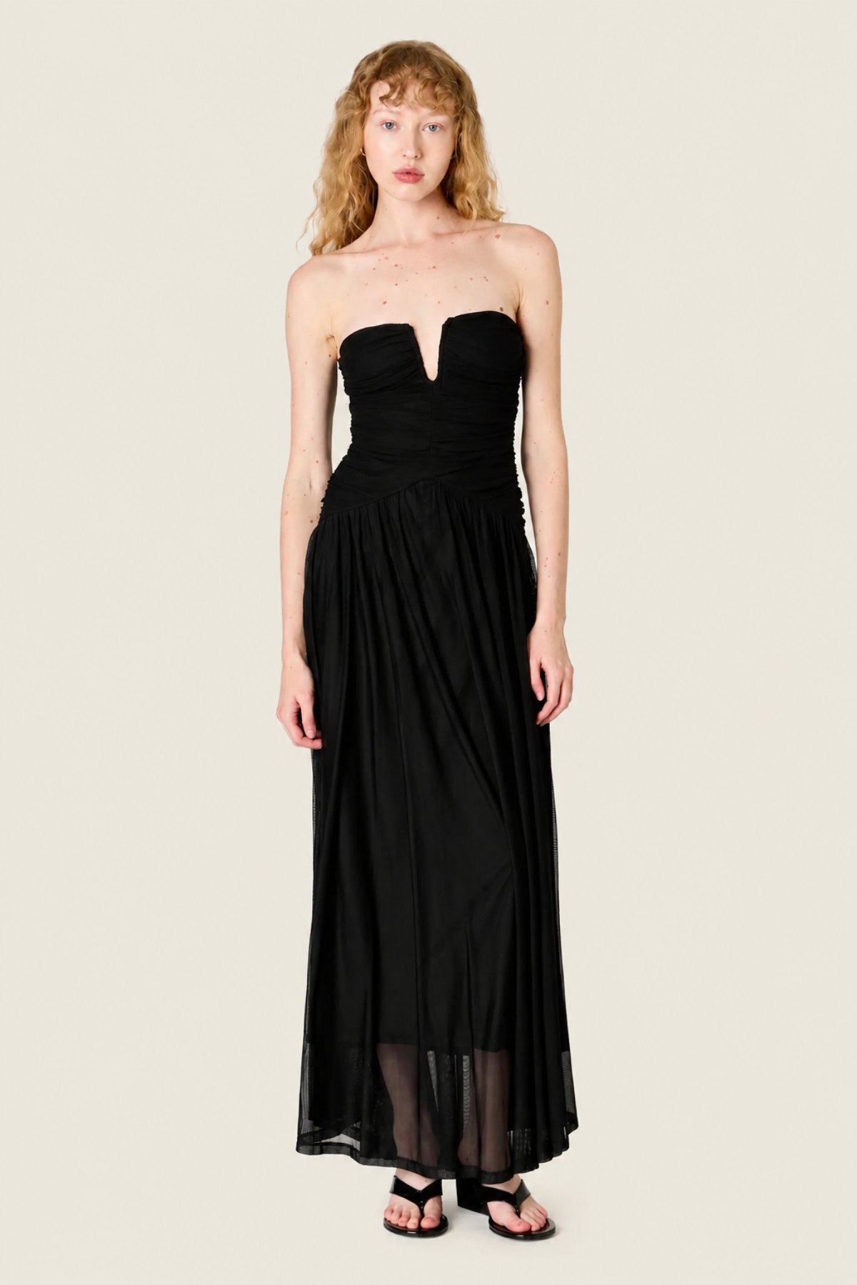 Vestido Beverly elegante de invitada para boda con diseño sofisticado y caída fluida favorecedora
