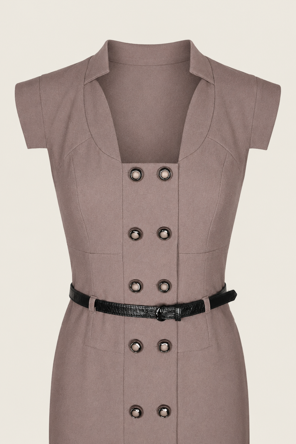 Detalle del escote, mangas casquillo y falso abotonado del vestido midi Black Halo Francine Tailored en marrón, exhibido en maniquí sobre fondo blanco