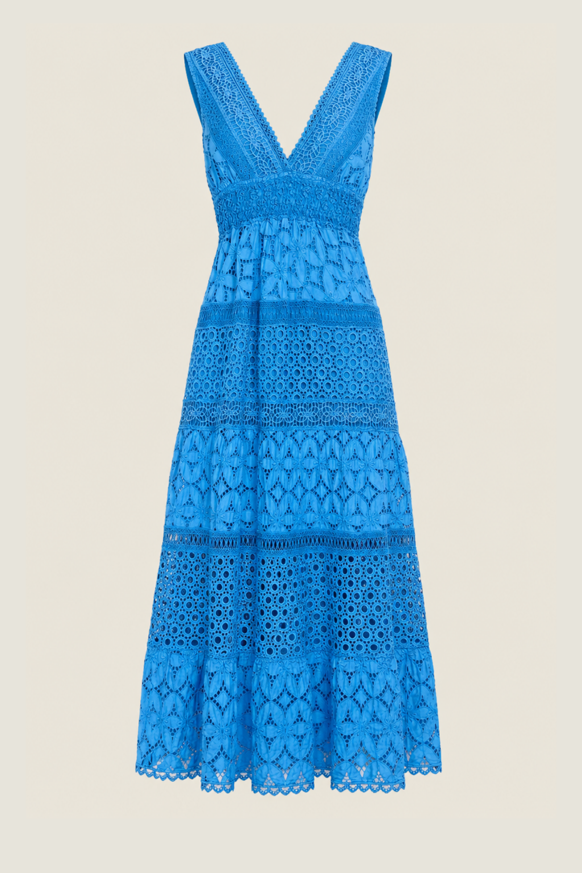 Detalle vestido midi colbatto con volantes escalonados y tejido de algodón ligero ideal para outfits luxury minimal y verano elegante