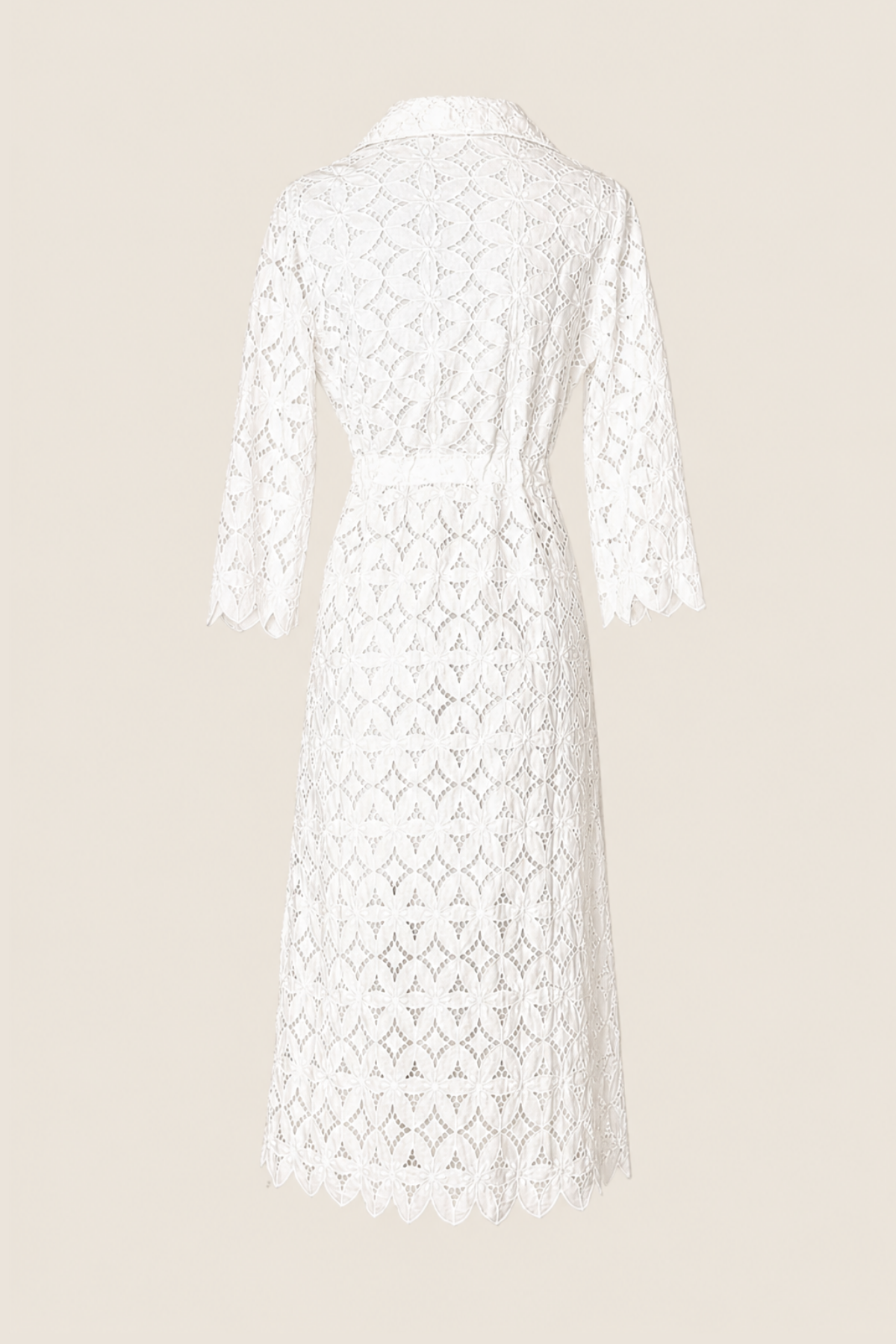Vista trasera vestido midi Cardamomo blanco con caída sofisticada y estilo refinado perfecto para looks elegantes de verano y ocasiones especiales
