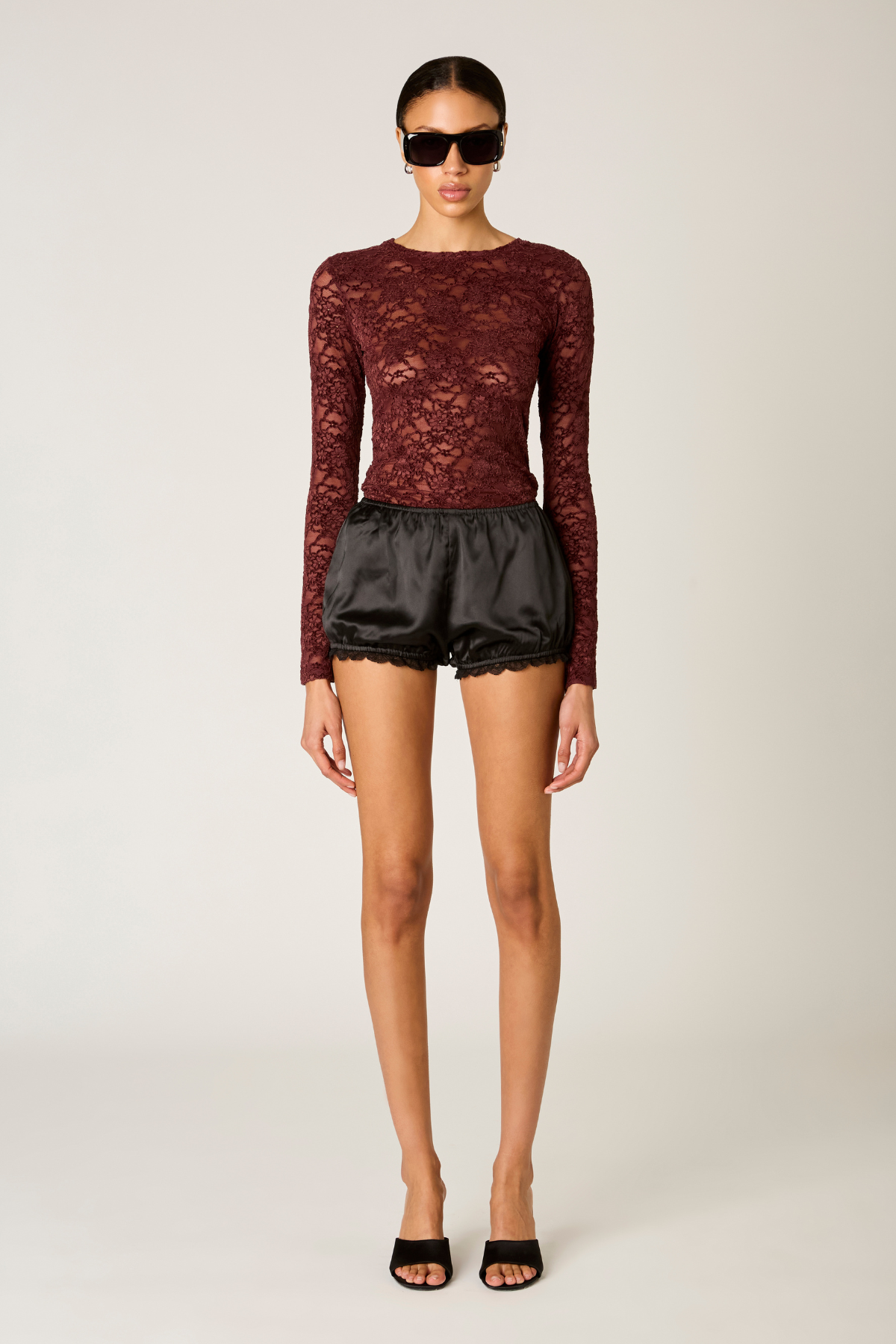 Top Fox en vibrante color escarlata con diseño de tirantes ajustables y tejido elástico, perfecto para looks atrevidos