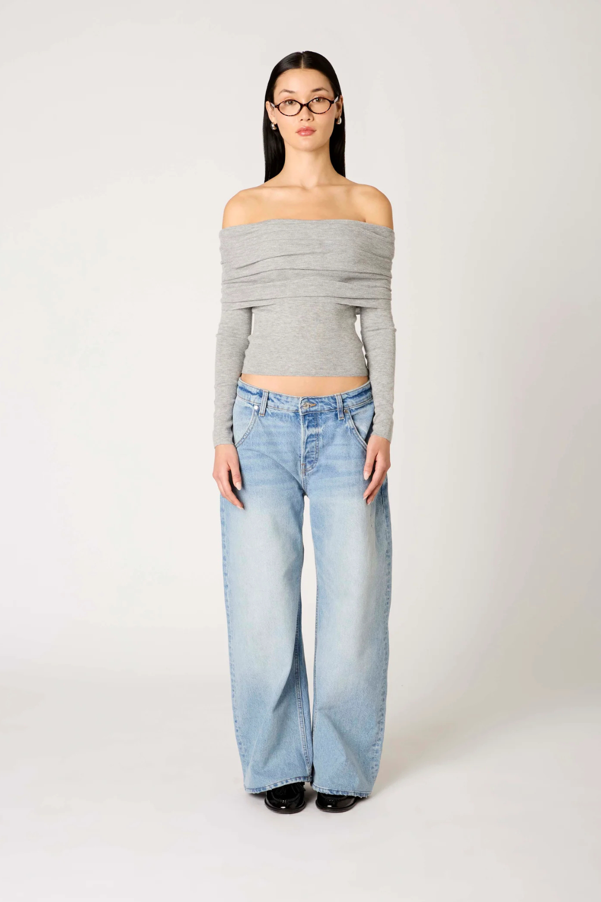 Suéter Islay para mujer en color heather grey, diseño de punto suave y corte cómodo ideal para looks casuales y modernos