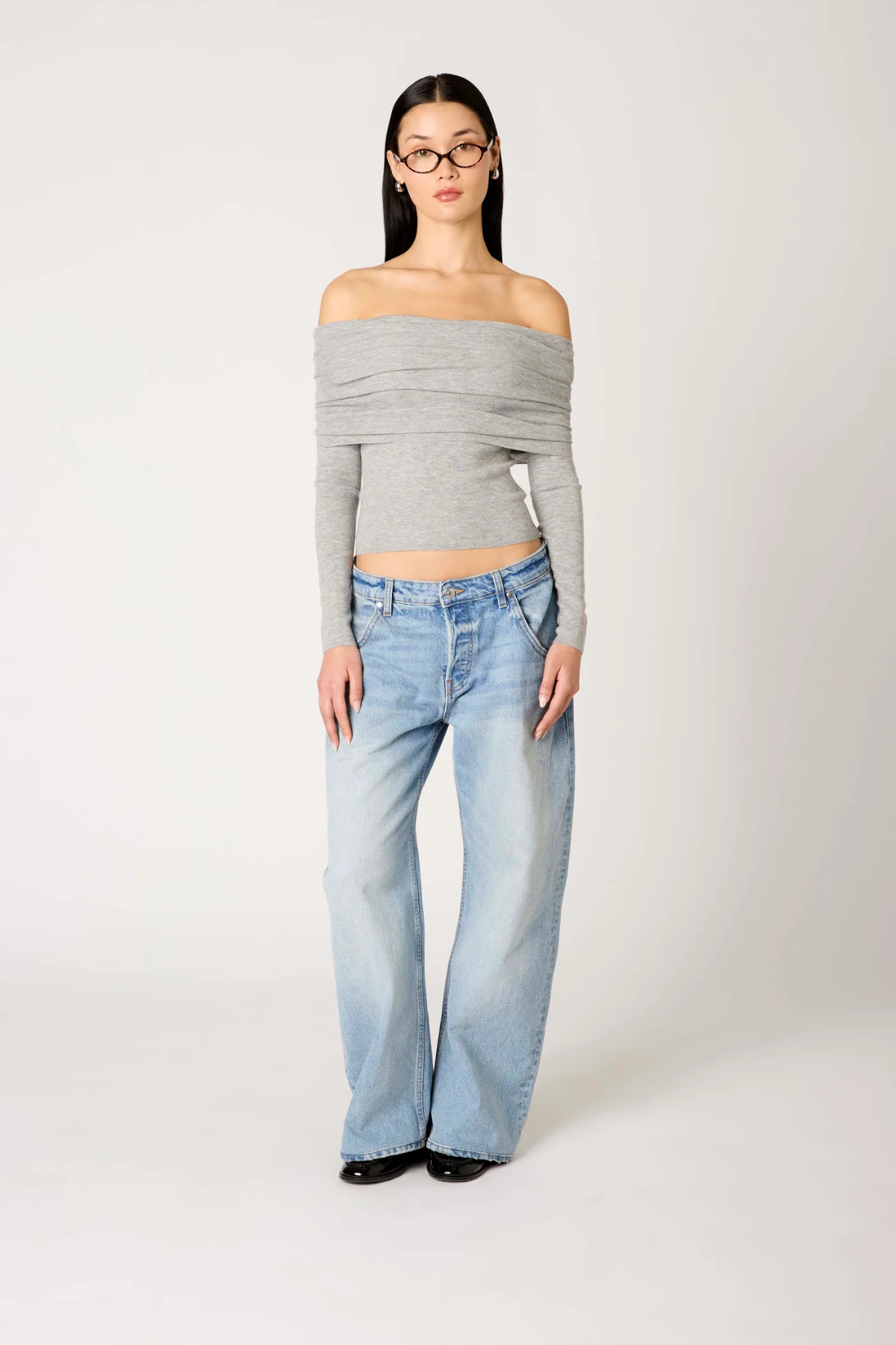 Suéter femenino Islay Heather Grey, manga larga con cuello redondo y tejido cálido, perfecto para combinar con pantalones o faldas