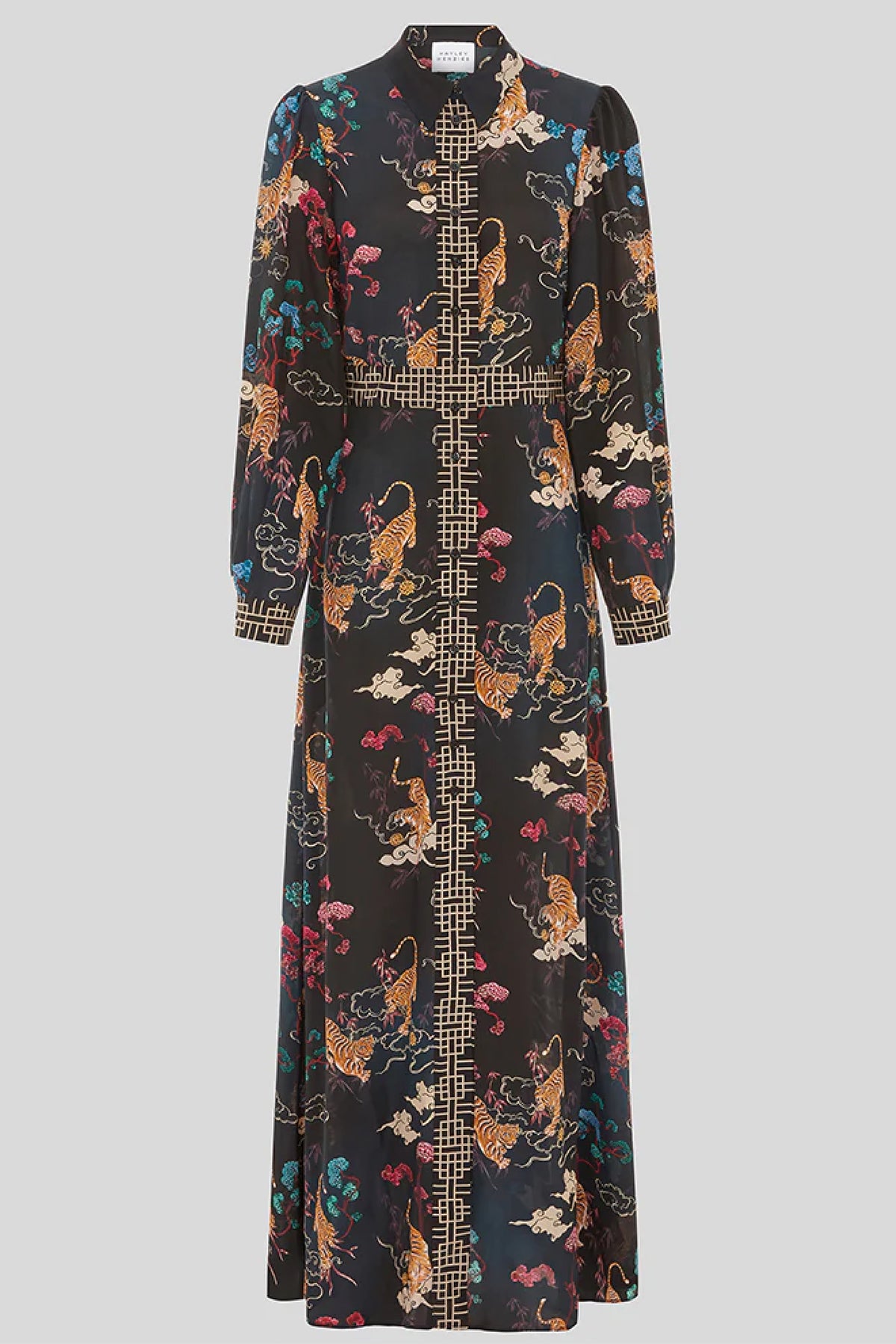 Vestido Hayley Menzies Courageous Tiger silk maxi shirt sobre fondo blanco con corte camisero y estampado de tigres en tonos vivos