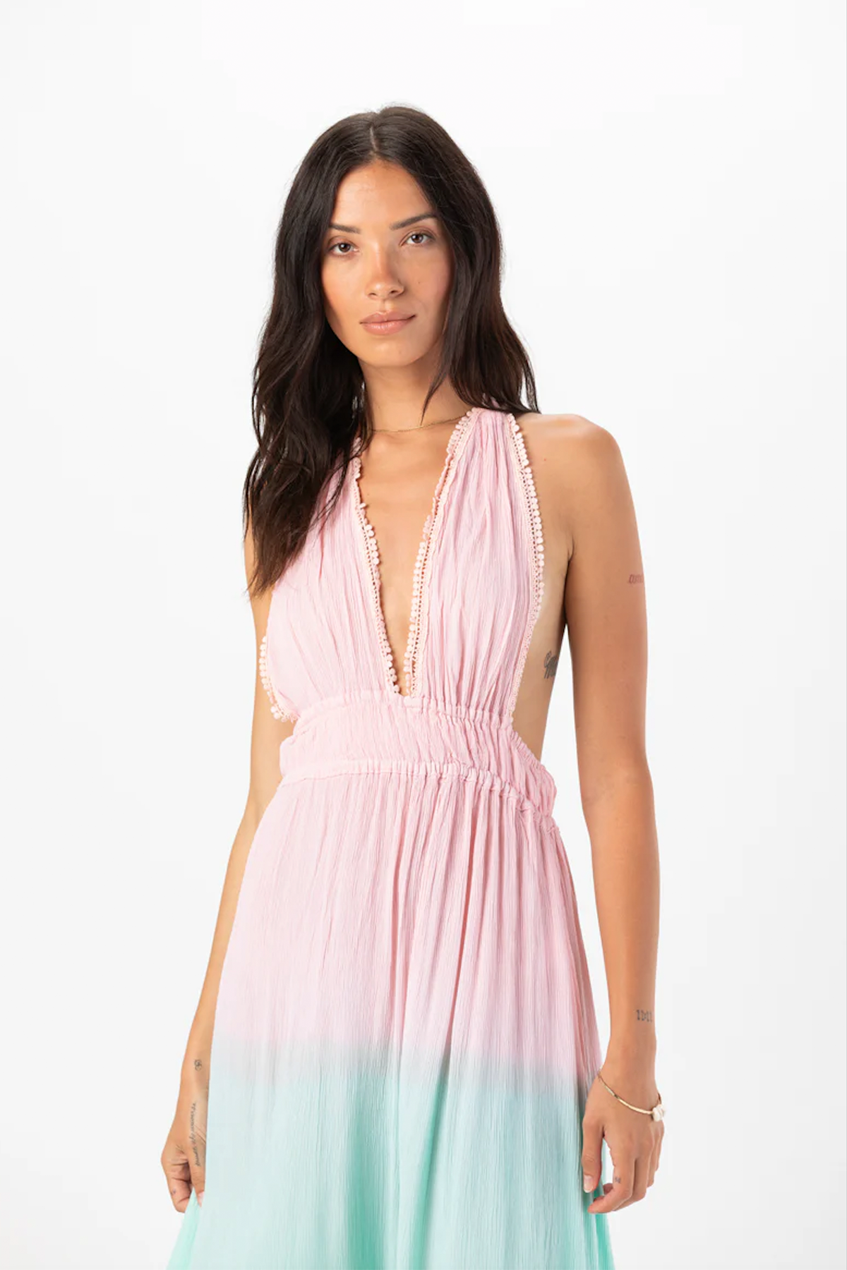 Detalle del vestido maxi Tiare Hawaii Bianca en blanco con textura suave y diseño cómodo para mujer que busca elegancia y frescura