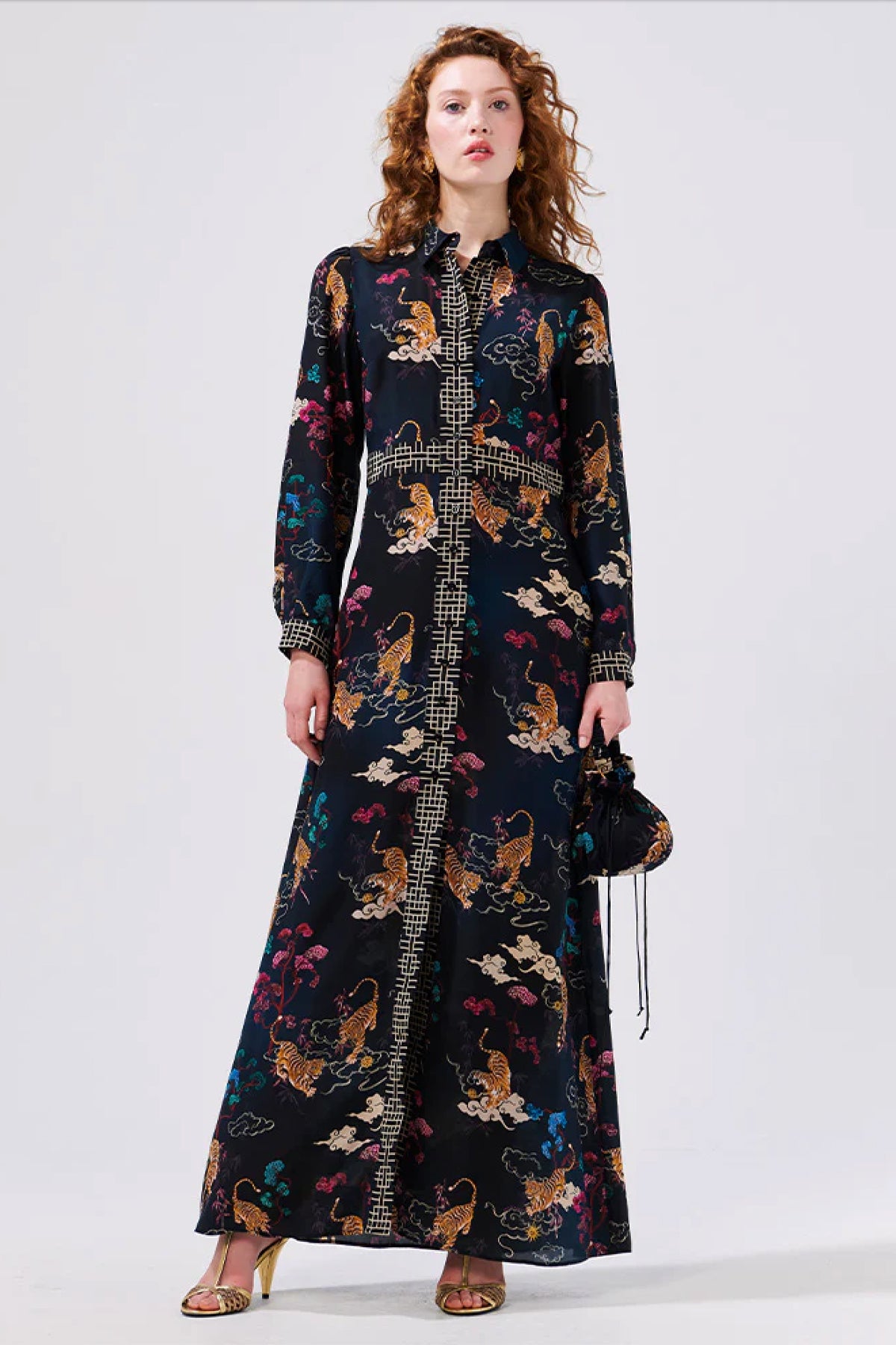 Vestido largo Hayley Menzies Courageous Tiger de seda con estampado tigre y corte tipo camisa, ideal para un look atrevido y elegante
