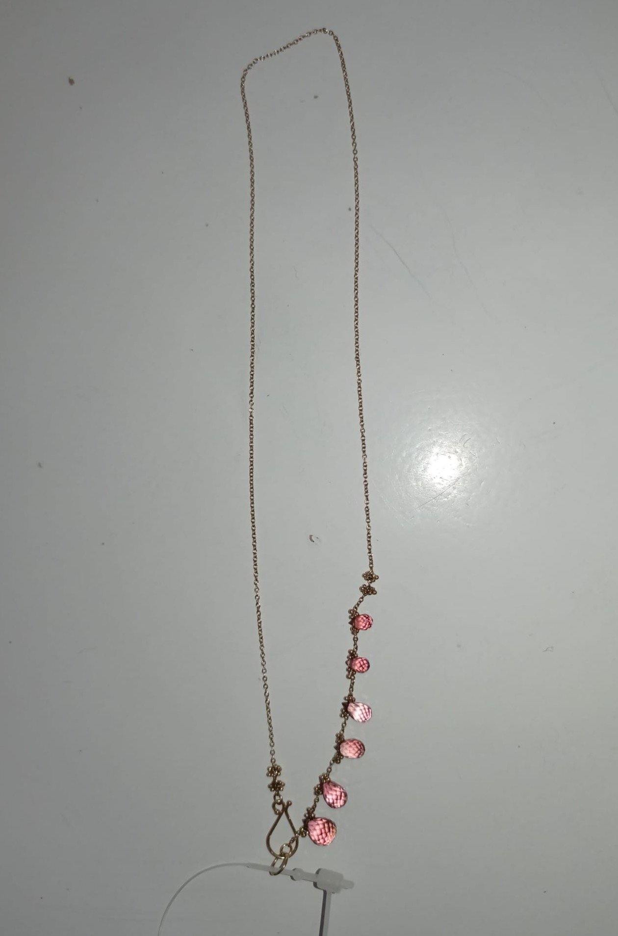 Collar Jewelry Teardrop con diseño de lágrima minimalista en metal dorado para un estilo delicado y moderno en cualquier ocasión