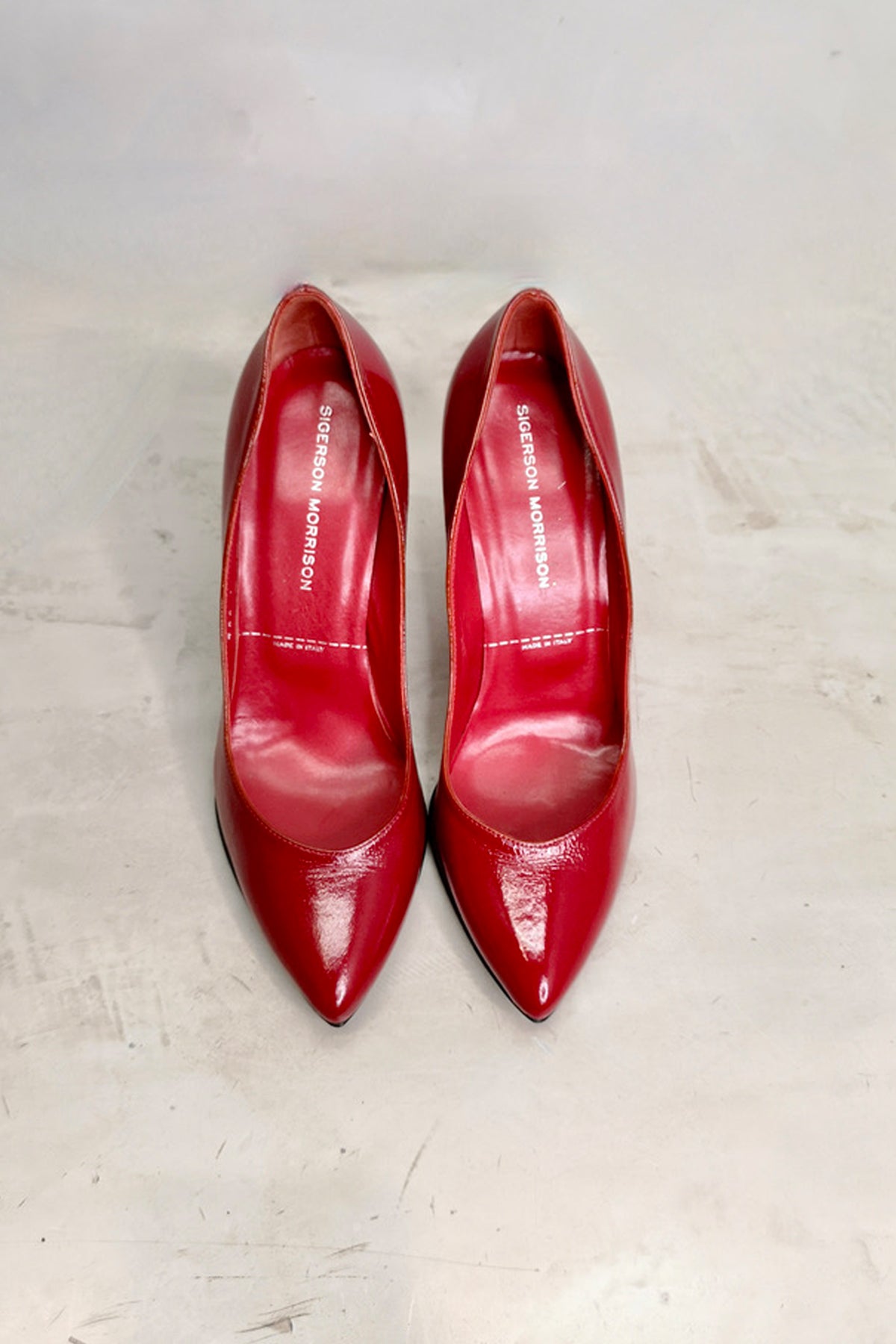 Zapatos Sigerson Morrison de tacón alto en piel roja brillante con diseño elegante y sofisticado para eventos especiales