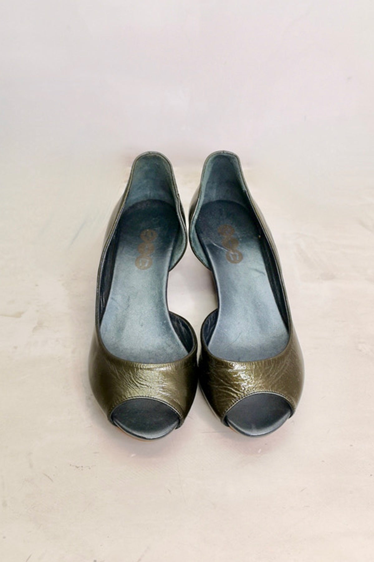Sandalias Yim Himani en color beige con diseño trenzado y suela de yute, ideales para verano y looks casuales con estilo