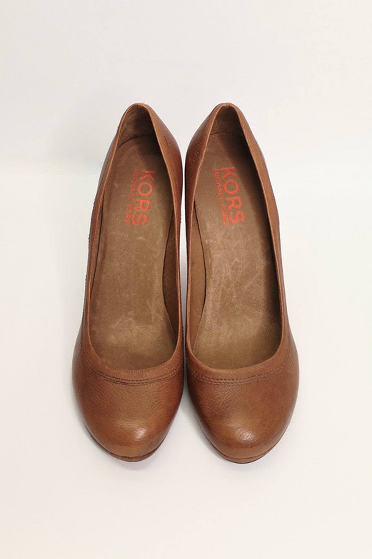 Zapatos Michael Kors Torquay Cameron de tacón alto en piel beige elegante para mujer, ideales para eventos formales y casuales