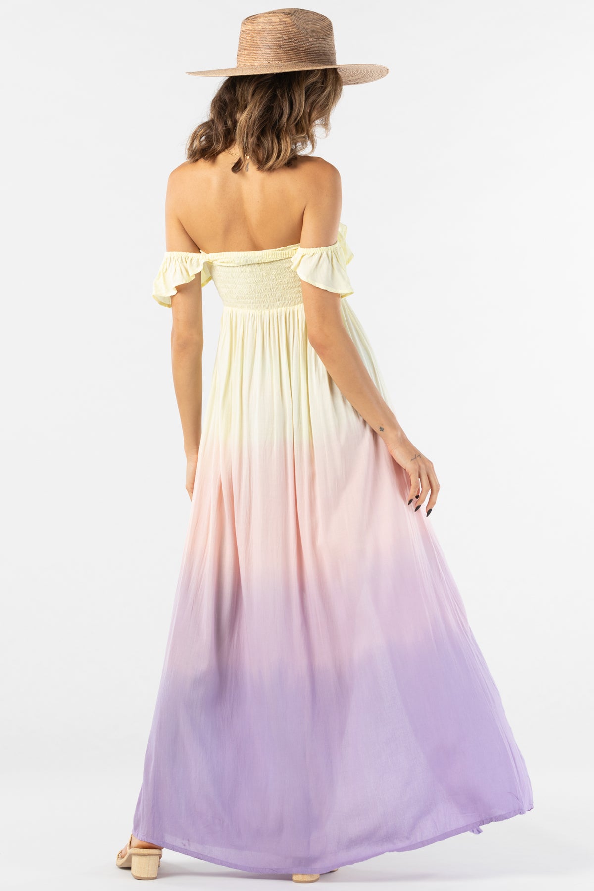 Vista posterior vestido maxi Hollie degradado pastel con espalda lisa y caída drapeada para eventos veraniegos