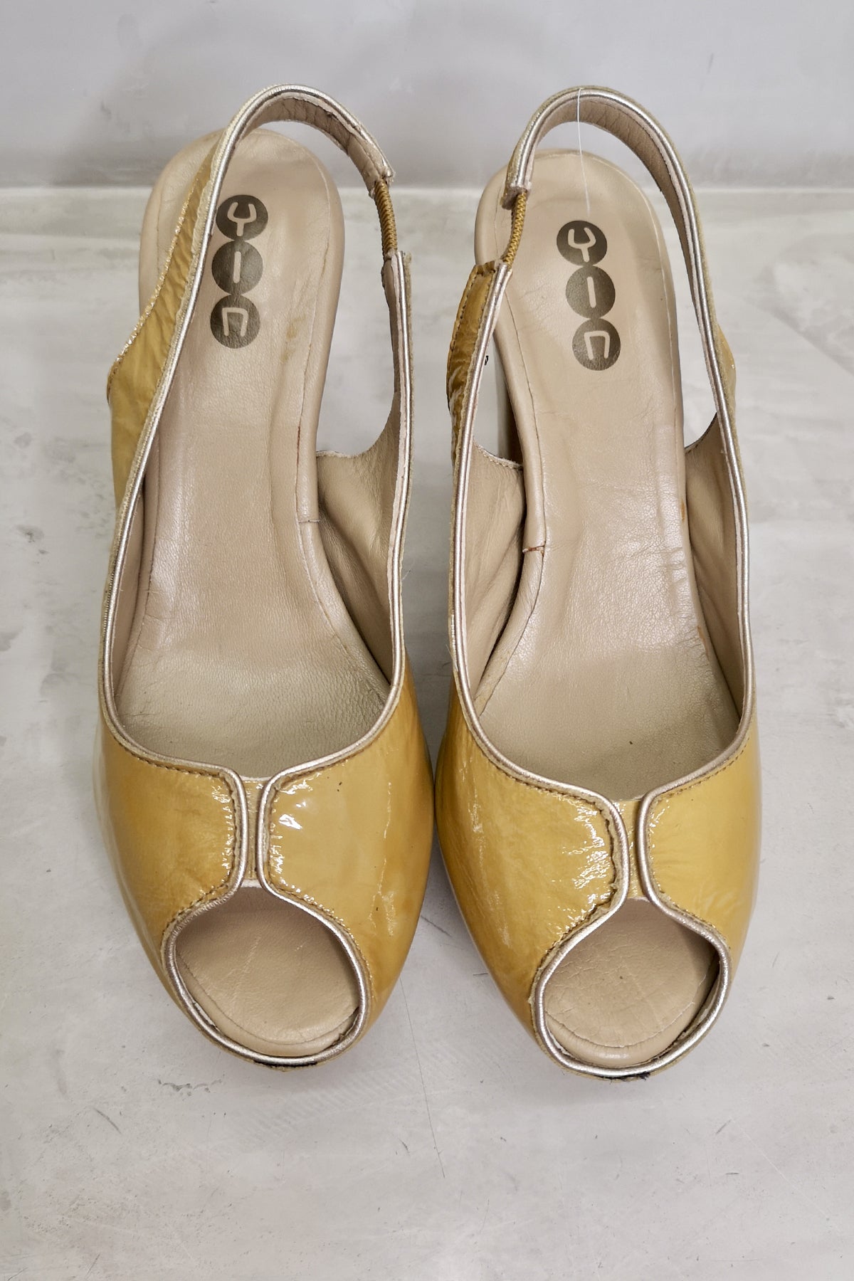 Zapatos de tacón Yim Nayeli en piel sintética con punta fina y tacón de aguja de 10 cm, ideales para looks elegantes de noche