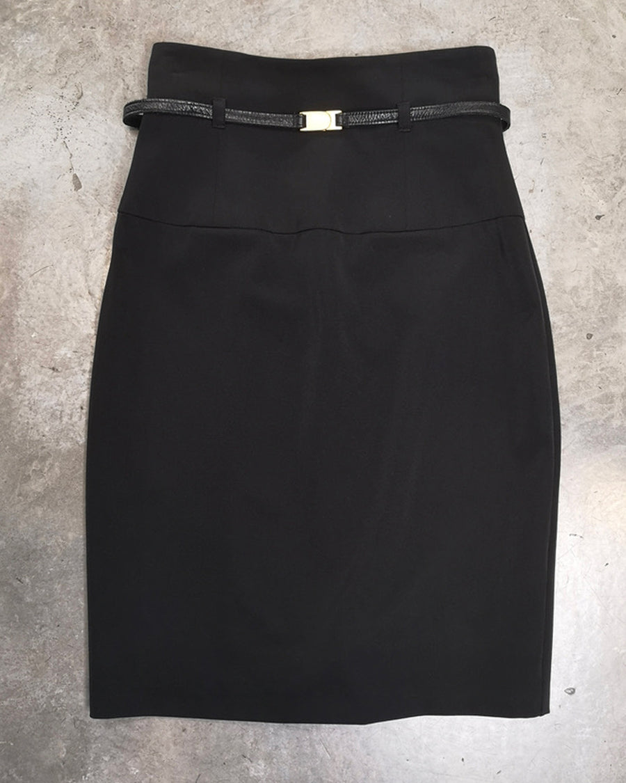 Falda entallada Black Halo en negro, con talle alto y cremallera oculta en la parte posterior